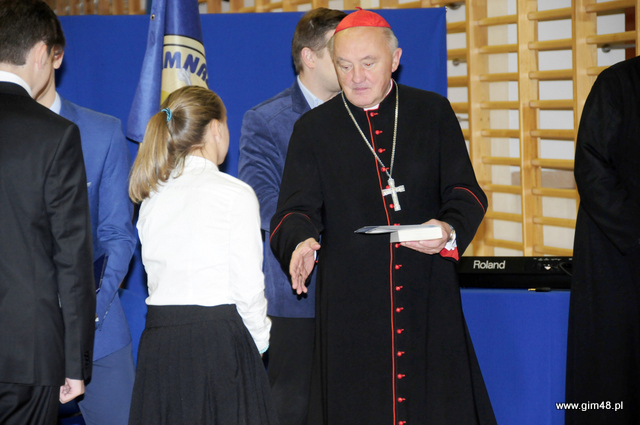Ślubowanie klas pierwszych oraz 10 rocznica nadania szkole imienia Jana Pawła II.
