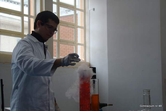 Pokaz eksperymentów chemicznych